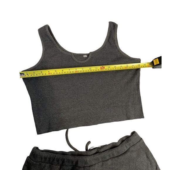 two Piece Grey Top and Shorts - Picture 3 of 8